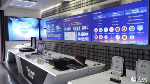 石家庄股票配资网 行进中国｜AI+鸿蒙 共建人才“新蓝海”